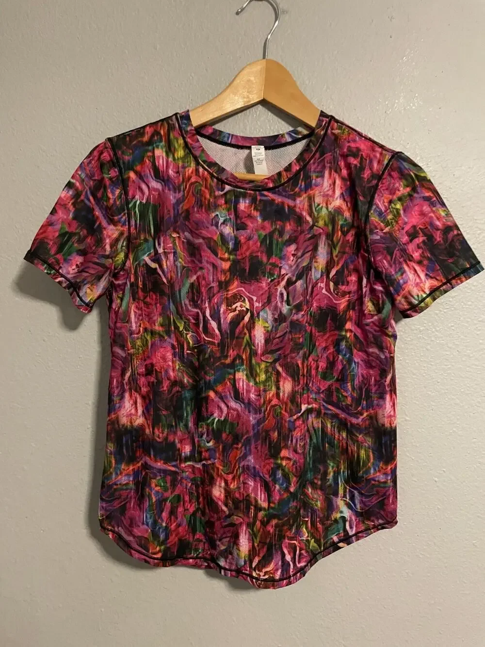 Lululemon Womens High Neck Run and Train Tee Size 4 Colorful Print Wacky Sporty